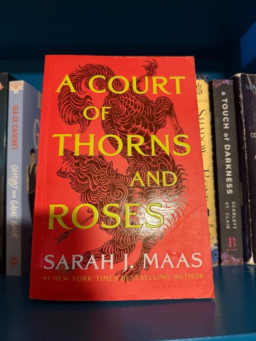 A Court of Thorns and Roses - by Sarah J Maas : ,